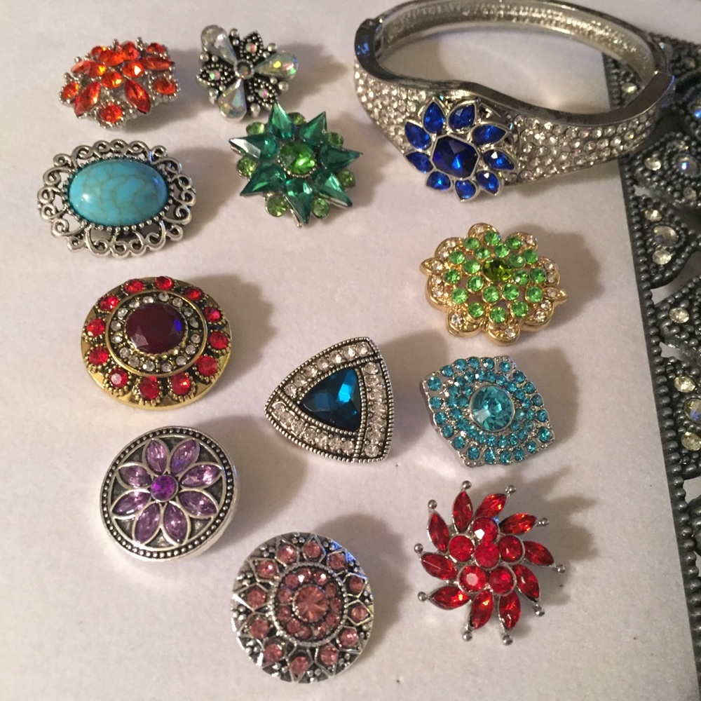 Stunning Rhinestone Snap Bracelet w/12 Snaps NEW💎